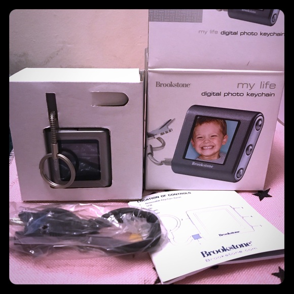 Brookstone Other - NIB never used Brookstone digital keychain